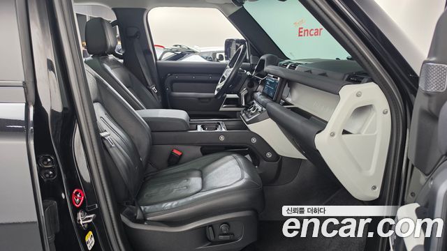 Land Rover Defender 2022 — photo 16