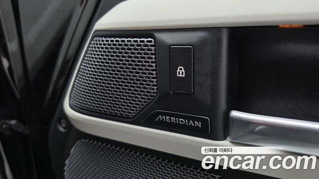 Land Rover Defender 2022 — photo 32