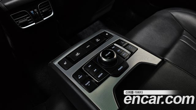 Genesis G80 2019 — photo 24