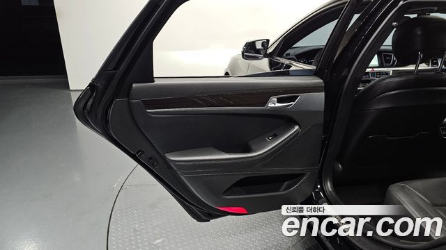 Genesis G80 2019 — photo 15