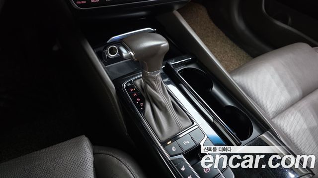Kia K7 2017 — photo 12
