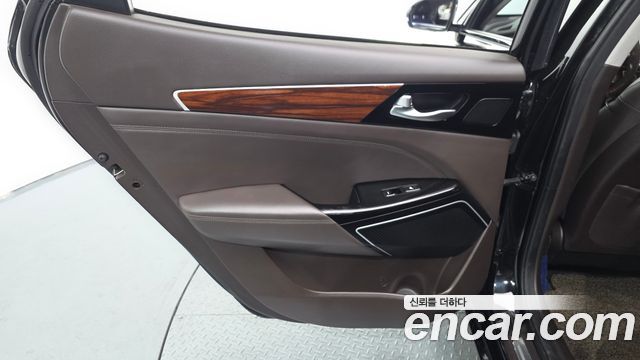 Kia K7 2017 — photo 15
