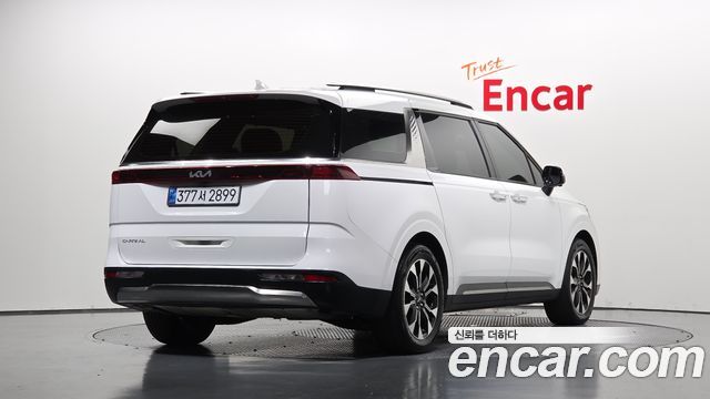 Kia Canival 2023 — photo 2