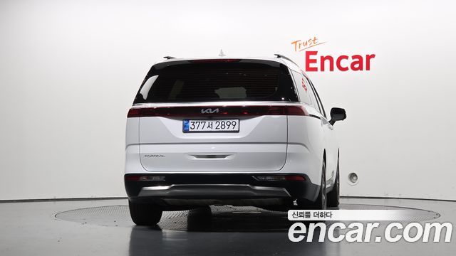 Kia Canival 2023 — photo 4