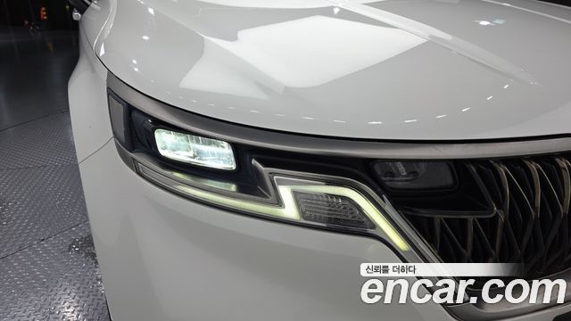 Kia Canival 2023 — photo 8