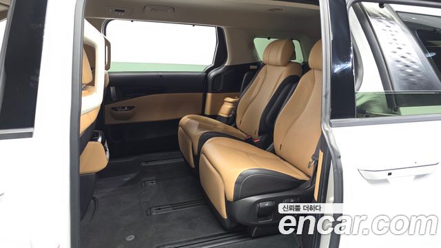 Kia Canival 2023 — photo 16