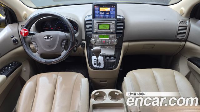 Kia Canival 2012 — photo 10