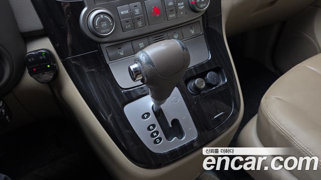 Kia Canival 2012 — photo 12