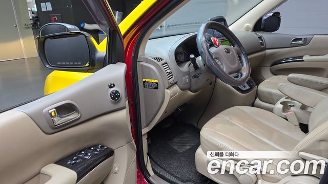 Kia Canival 2012 — photo 13