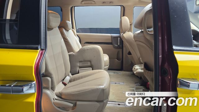 Kia Canival 2012 — photo 17