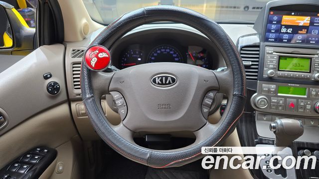 Kia Canival 2012 — photo 19