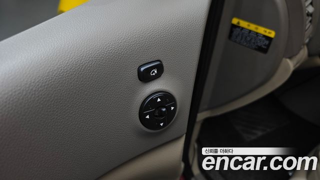 Kia Canival 2012 — photo 24
