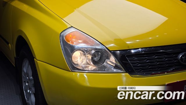 Kia Canival 2012 — photo 8