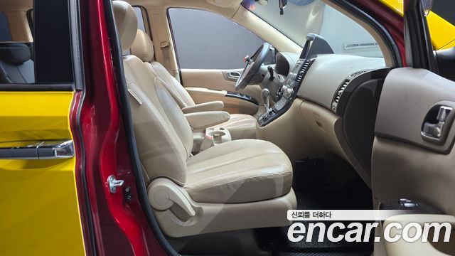 Kia Canival 2012 — photo 16