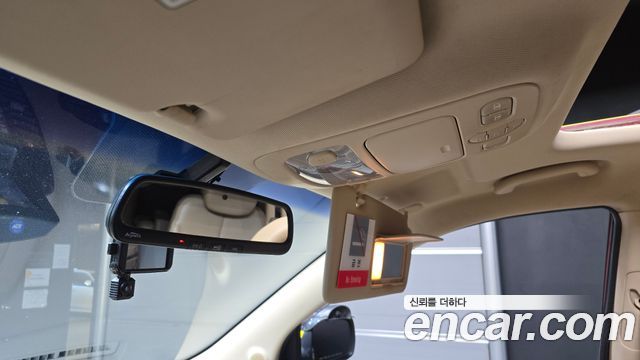 Kia Canival 2012 — photo 32