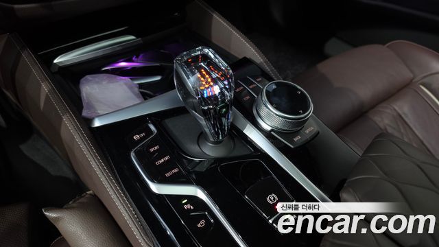 BMW 5-Series 2023 — photo 12