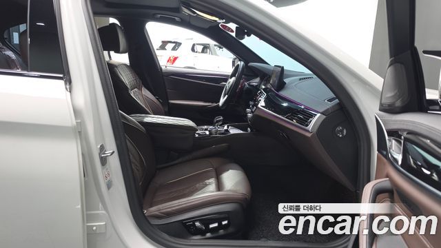 BMW 5-Series 2023 — photo 17