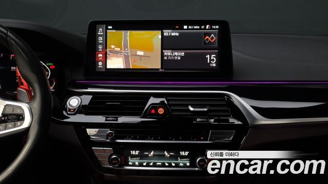 BMW 5-Series 2023 — photo 20