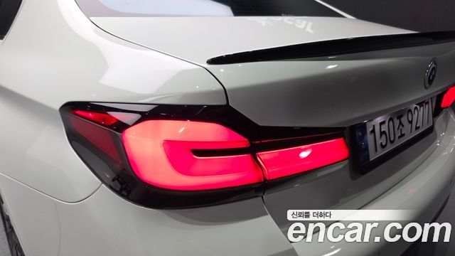 BMW 5-Series 2023 — photo 9