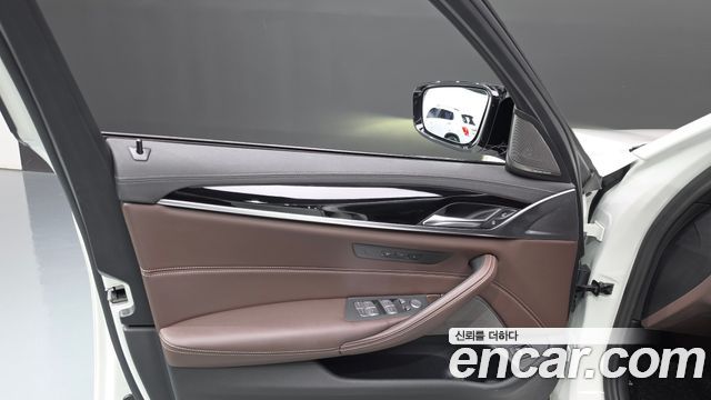 BMW 5-Series 2023 — photo 14