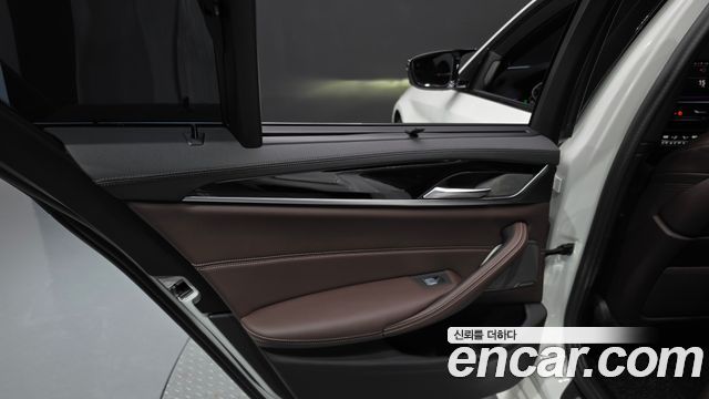 BMW 5-Series 2023 — photo 15
