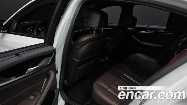 BMW 5-Series 2023 — photo 16