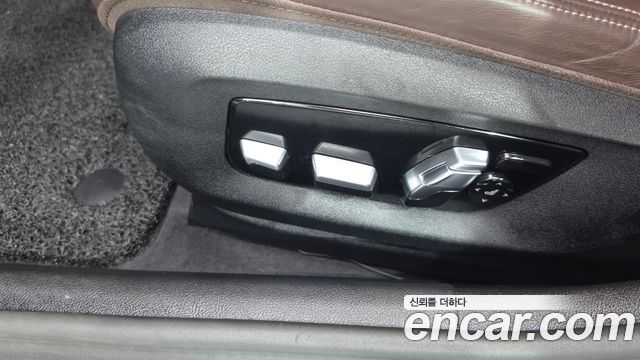 BMW 5-Series 2023 — photo 32