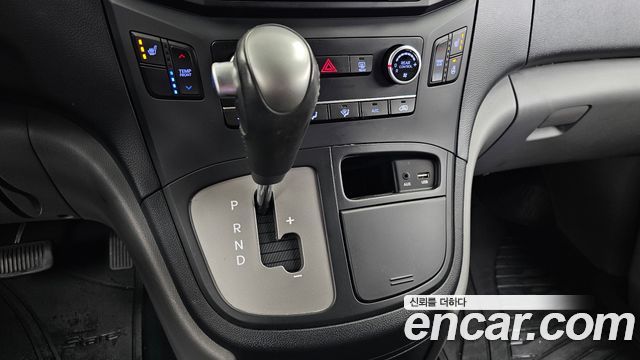 Hyundai Starex 2017 — photo 9