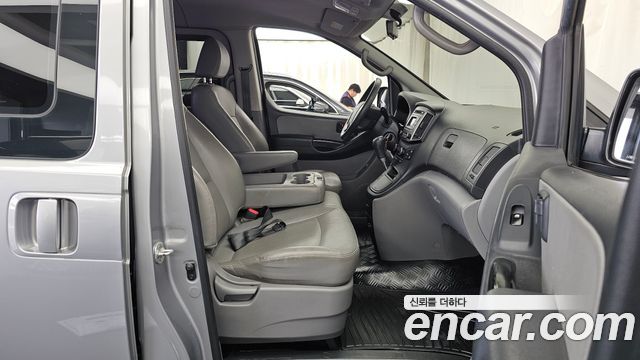 Hyundai Starex 2017 — photo 11