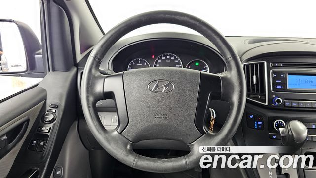 Hyundai Starex 2017 — photo 13