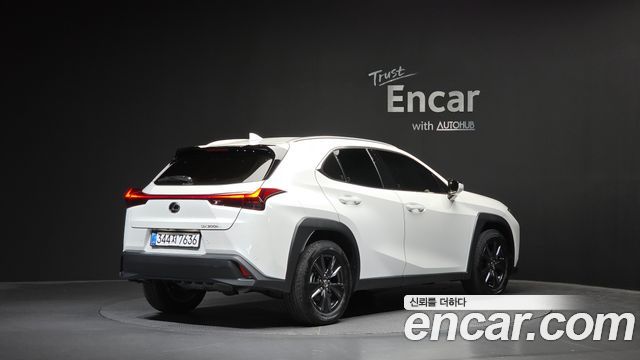 Lexus UX 2026 — photo 2