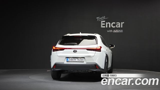 Lexus UX 2026 — photo 4