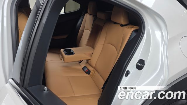 Lexus UX 2026 — photo 18