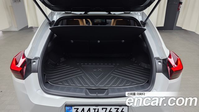Lexus UX 2026 — photo 24