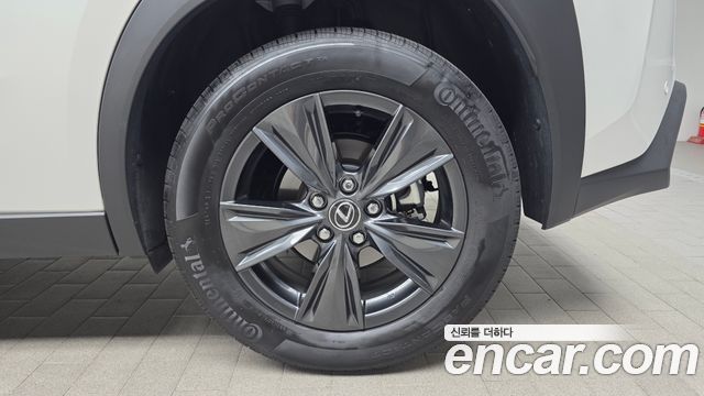 Lexus UX 2026 — photo 7