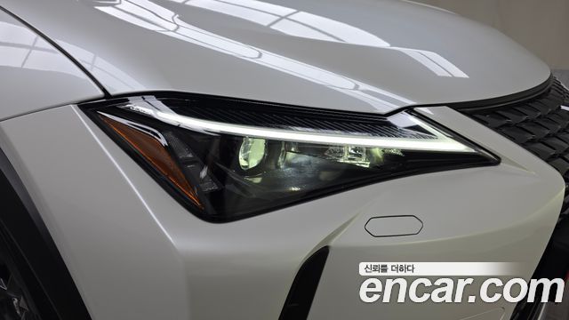 Lexus UX 2026 — photo 8