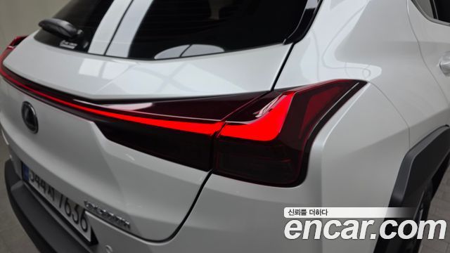 Lexus UX 2026 — photo 9