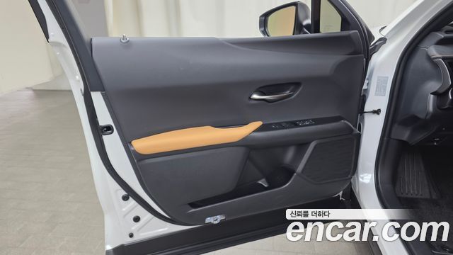 Lexus UX 2026 — photo 14