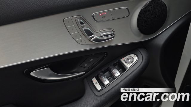 Mercedes-Benz GLC-Class 2019 — photo 28