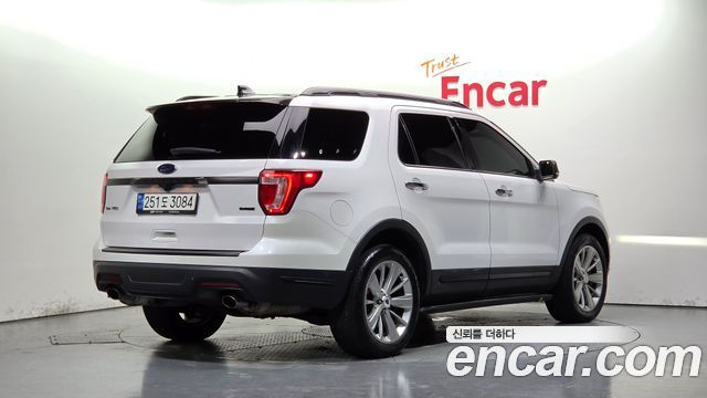 Ford Explorer 2019 — photo 2