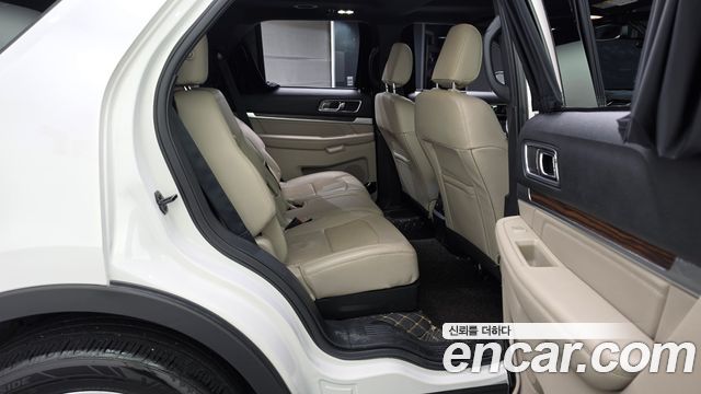 Ford Explorer 2019 — photo 18