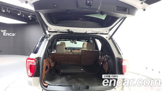 Ford Explorer 2019 — photo 26