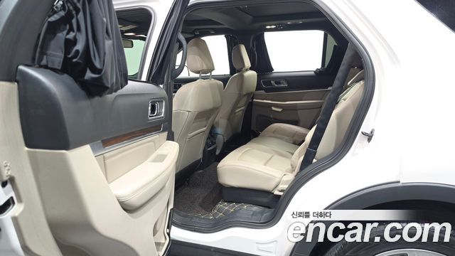 Ford Explorer 2019 — photo 16