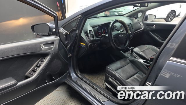 Kia K3 2015 — photo 13