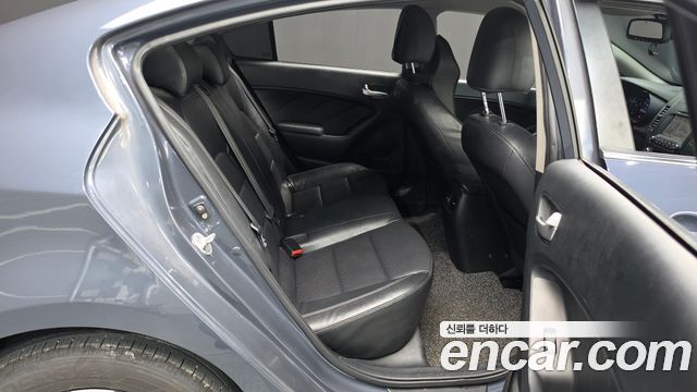 Kia K3 2015 — photo 17
