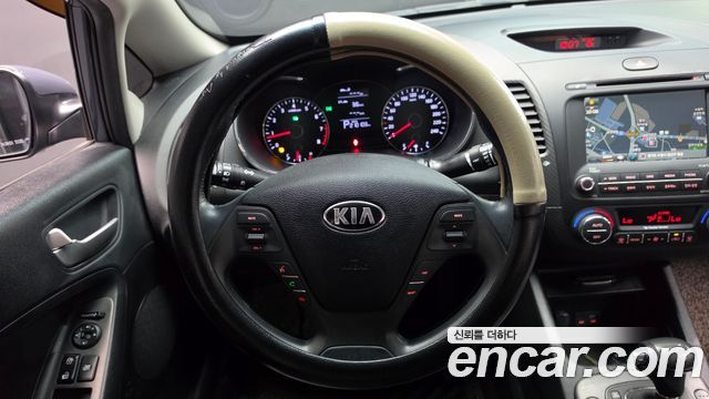 Kia K3 2015 — photo 18