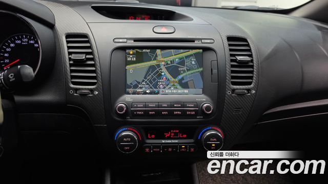Kia K3 2015 — photo 19