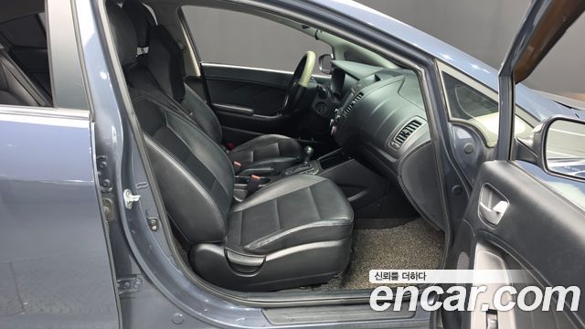 Kia K3 2015 — photo 16