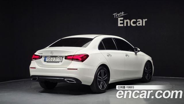 Mercedes-Benz A-Class 2022 — photo 3