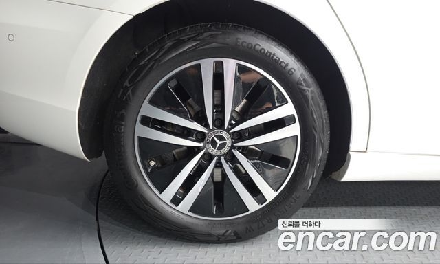 Mercedes-Benz A-Class 2022 — photo 6
